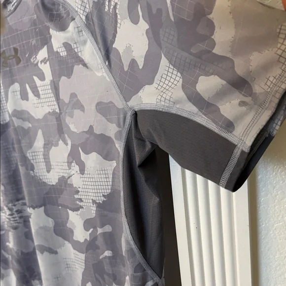 Under Armour Gray Camouflage Compression Top - Picture 3 of 4